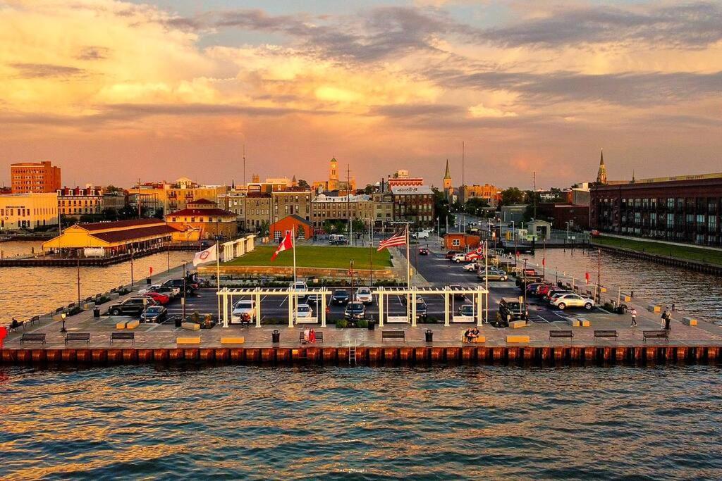 Beautiful One Of Kind Place In Downtown Sandusky! * Sandusky